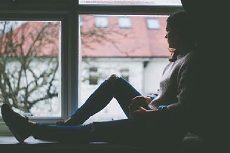 <BODY>Winterdepressionen werden oft durch zuviel Dunkelheit verursacht und lassen sich durch Tageslichtlampen lindern.</BODY>